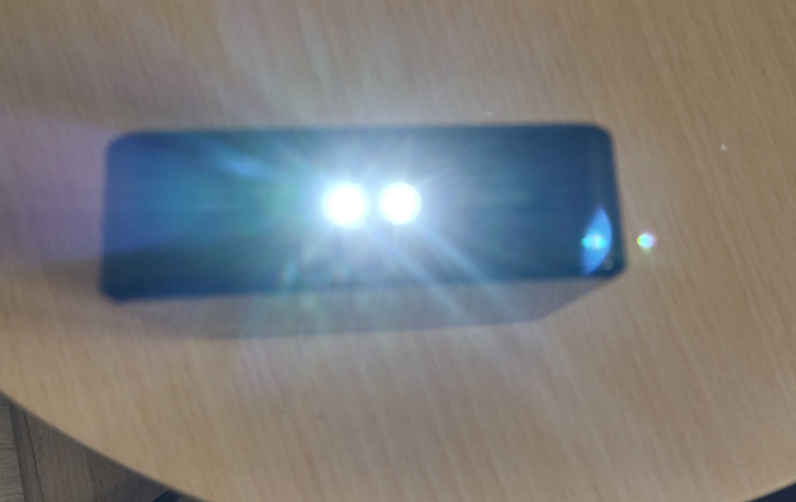 Power bank sprawny: dwa wejścia / dwa wyjścia +latarka