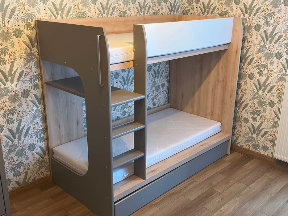 Łóżko piętrowe Namek 180x80 cm z materacami - jak nowe, na gwarancji