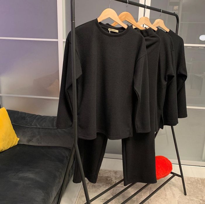 Жіночий костюм з брюками