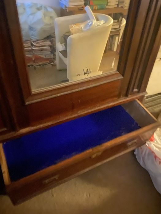 Excelente Oportunidade!!Guarda Fatos do Século XIX, EM ÓTIMO ESTADO!!!