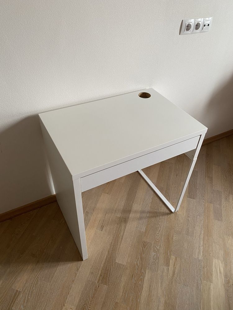 Письмовий стіл IKEA MICKE 302.130.76