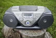 Radioodtwarzacz CD firmy Philips model AZ1538