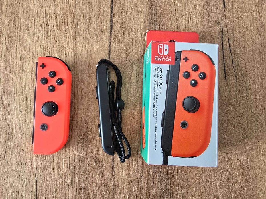 Nintendo Switch JoyCon prawy czerwony, analog Halla, niewielka wada
