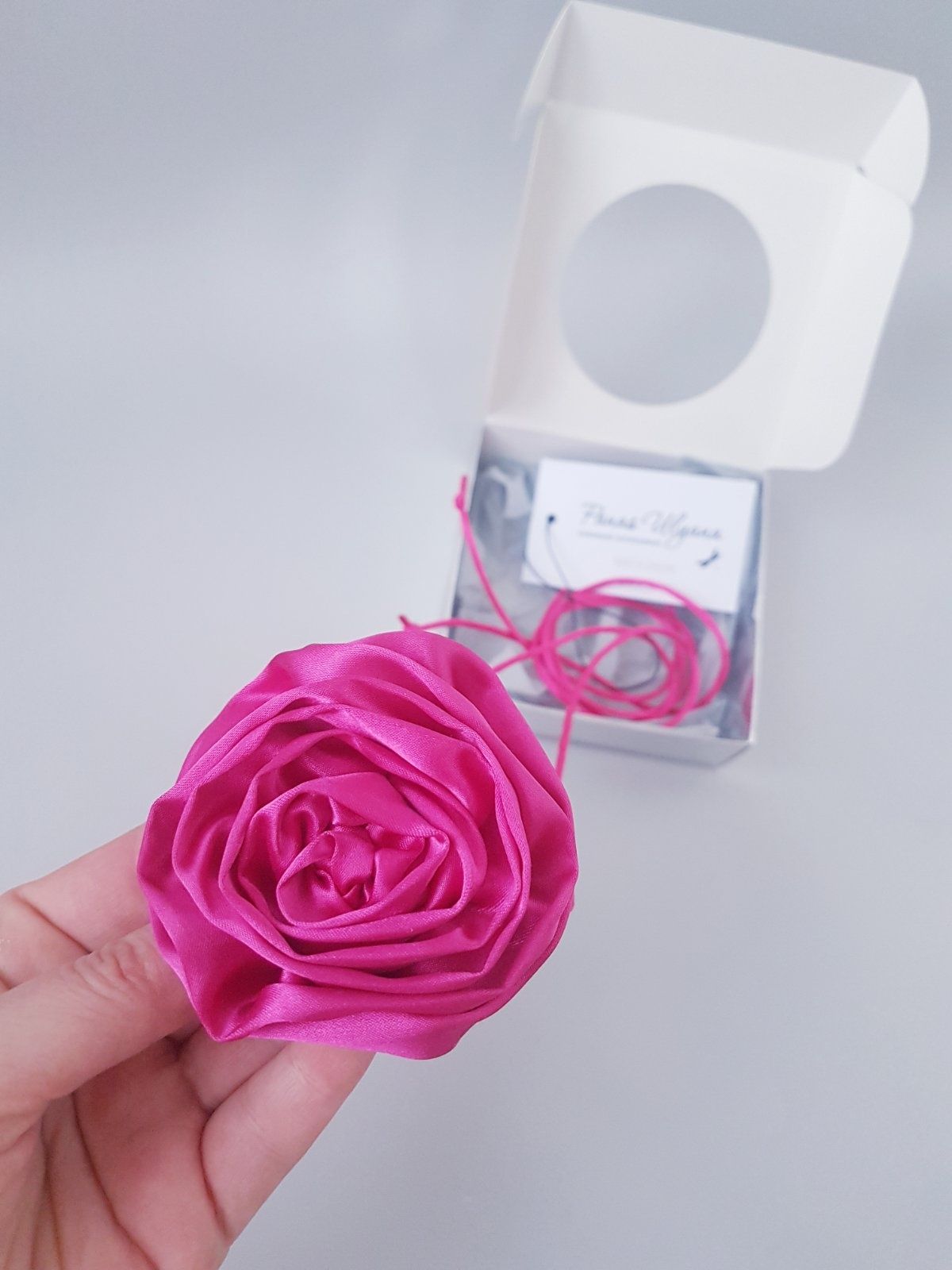Квітка на шию рожева фуксія 7см атласна ручної роботи