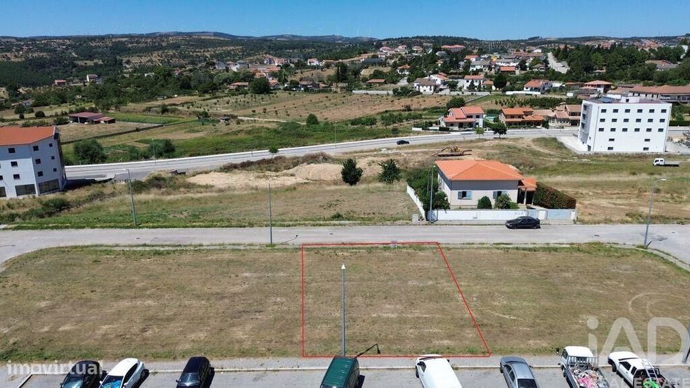 Terreno em Carrazedo de Montenegro e Curros de 301,00 m2