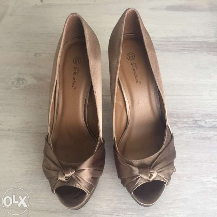 Sapatos cetim Bronze salto alto NOVOS