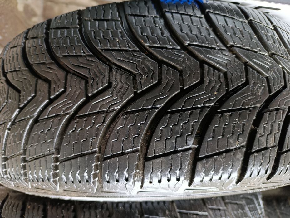 Продам зимову гуму R15.