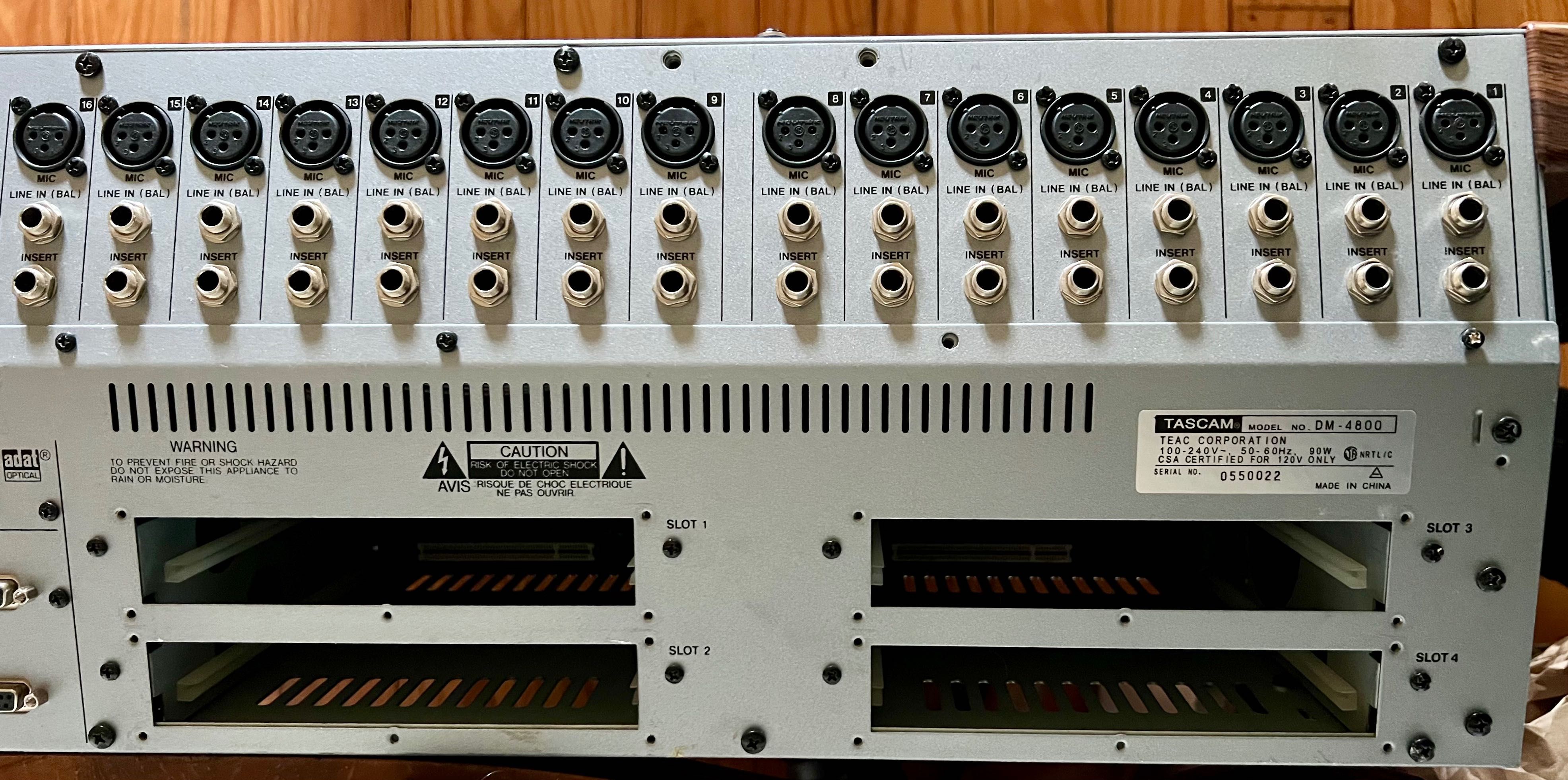 Tascam DM 4800 console de mixagem digital