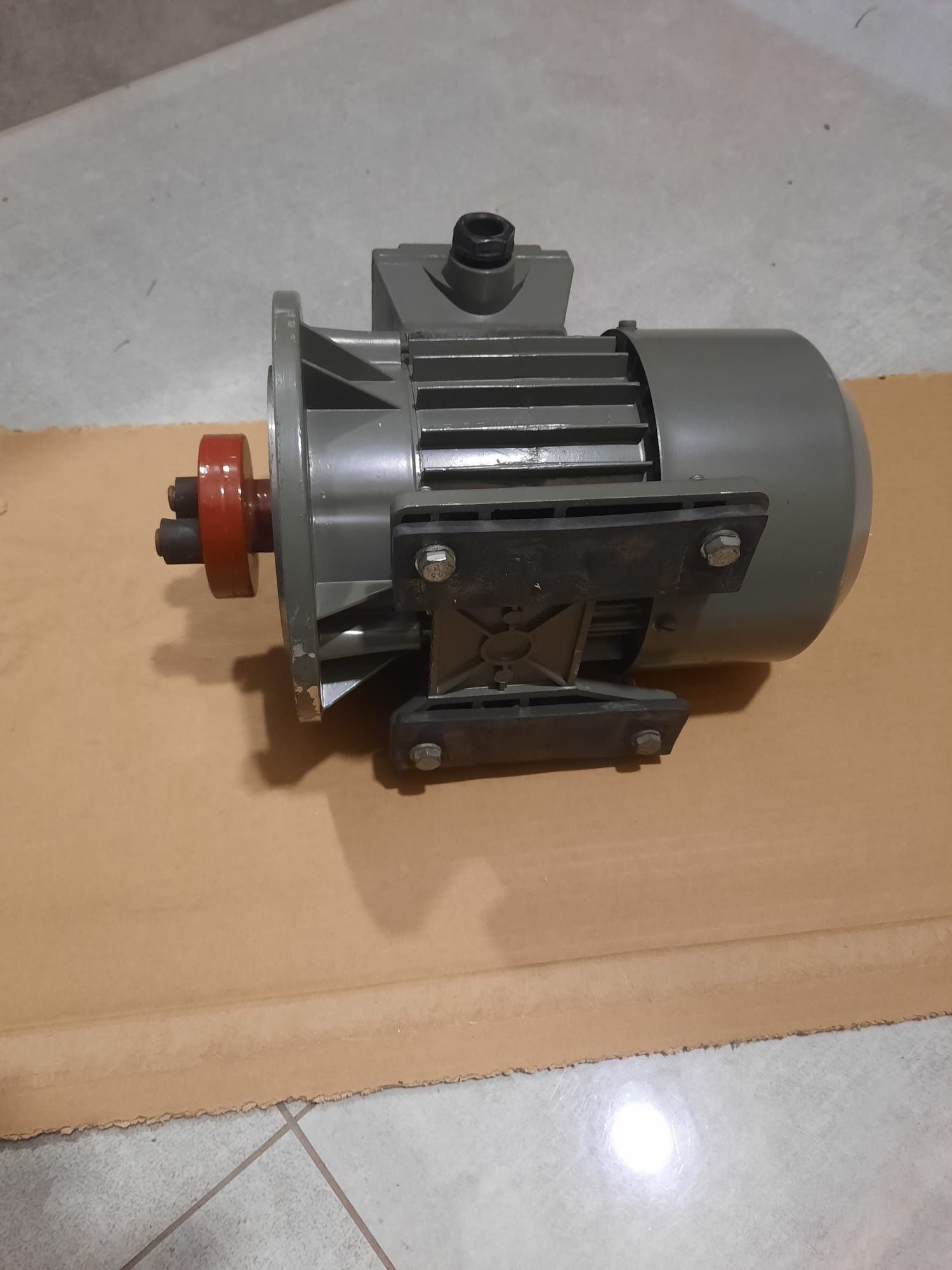 Silnik Besel 0,37kw