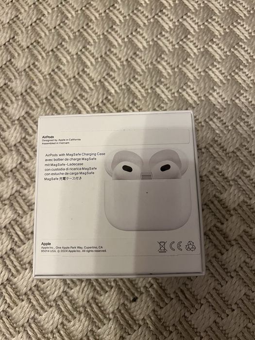 Słuchawki AirPods 3 etui MagSafe