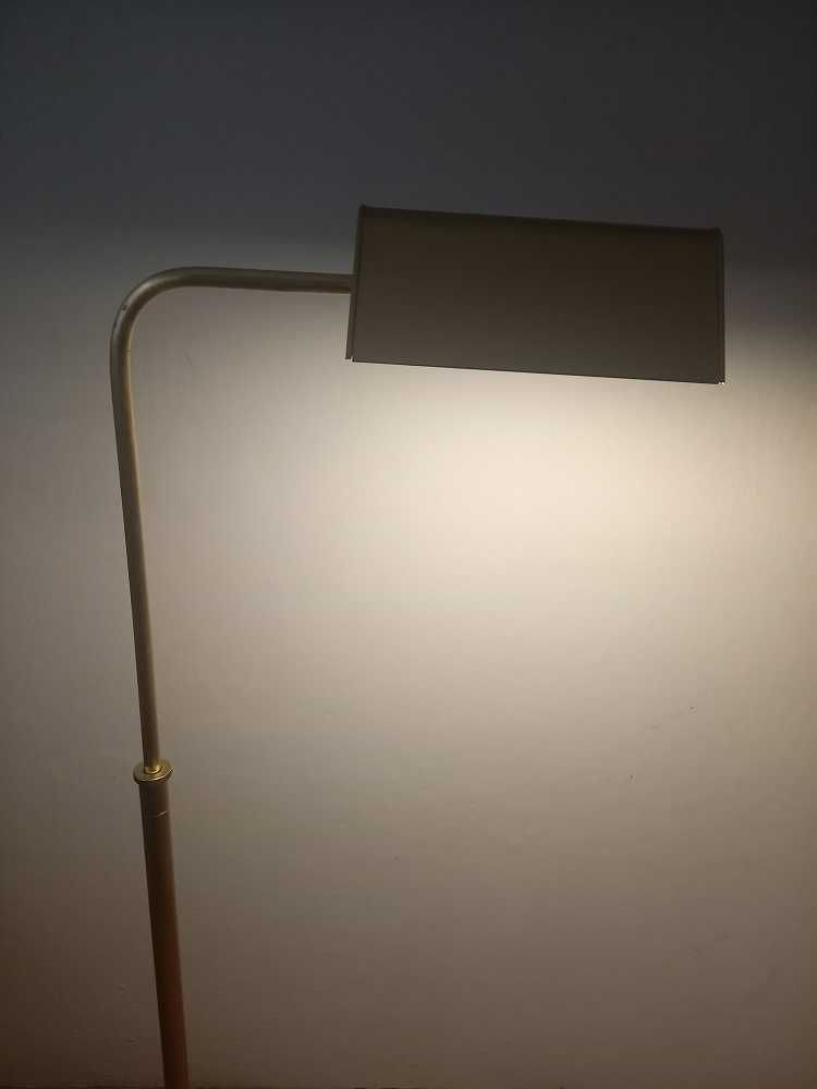 Mosiężna lampa podłogowa z ruchomym ramieniem