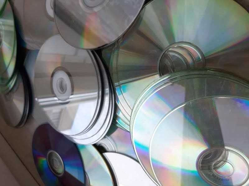 много дисков музыка  сериалы кинофильмы dvd двд и другое