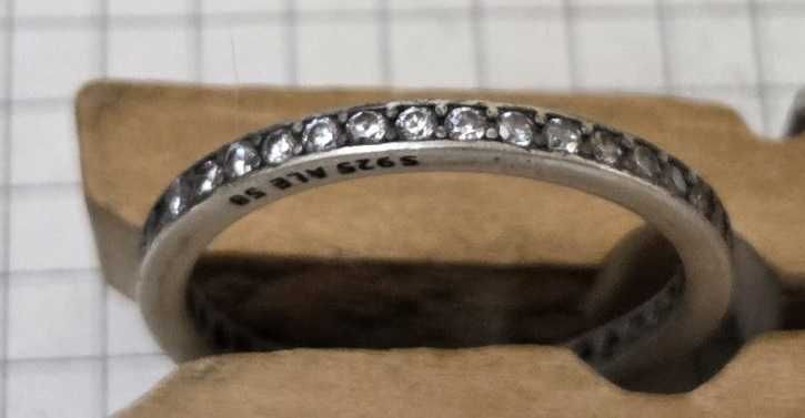 Обручальное женское кольцо "Дорожка" Pandora