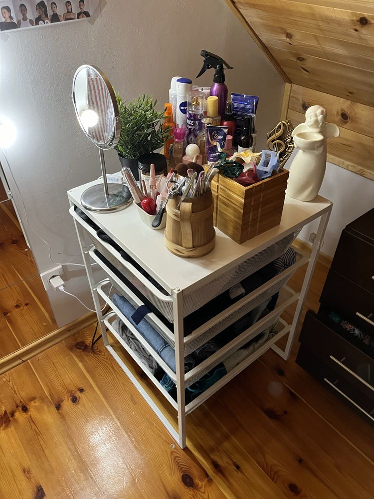 Jonaxel ikea bialy regal z koszami i górną półką
