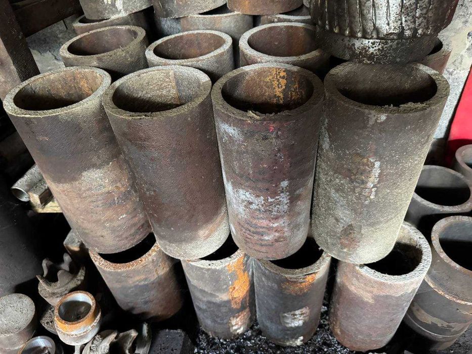 Терміново продаю масивні металеві гільзи/труби (заготовки)
