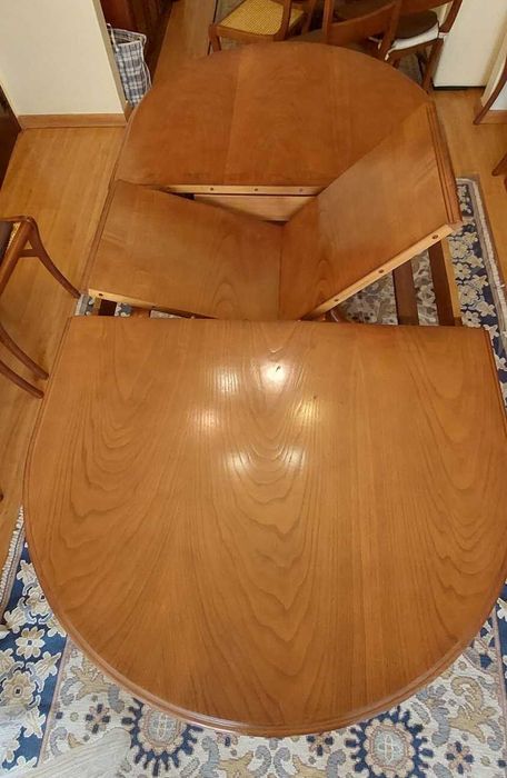 Mesa oval estilo Louis Philippe - Elegância e qualidade a bom preço