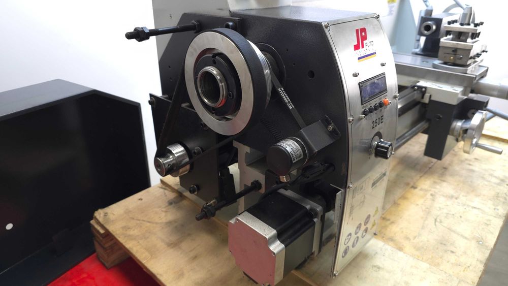 Токарно-винторезный станок по металлу 250Е JPAuto Industrial 800мм