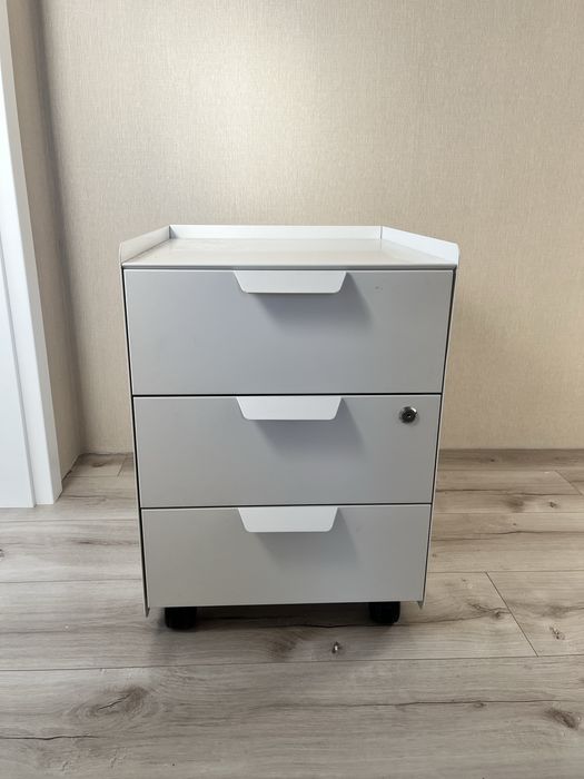 Szafka ikea metalowa zamykana na kluczyk