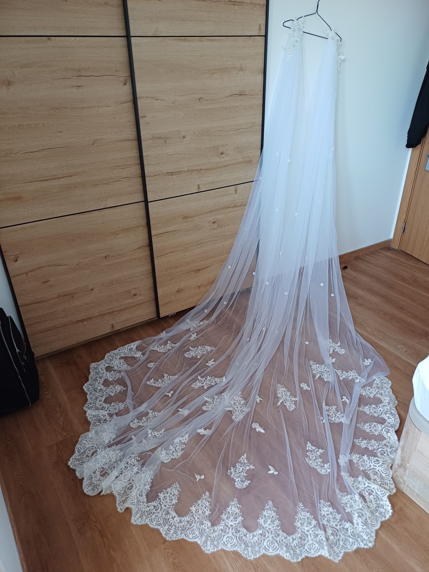 Véu de noiva NOVO com bordado floral e pérolas