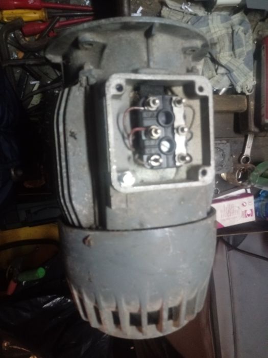 Silnik 1,1 kW 2780 obrotów oś 13 mm