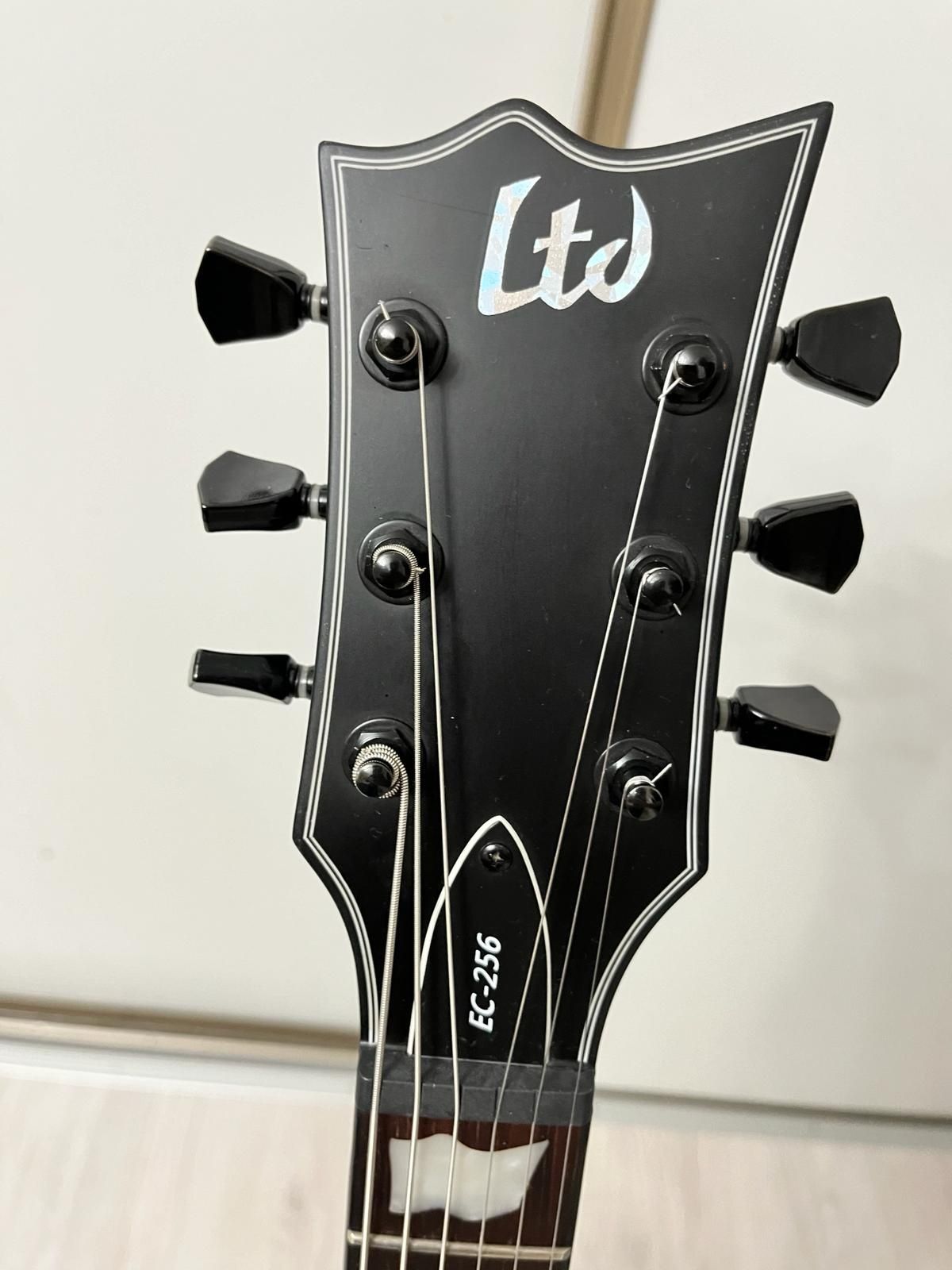 Gitara ESP LTD EC 256 BLKS + futerał i pasek