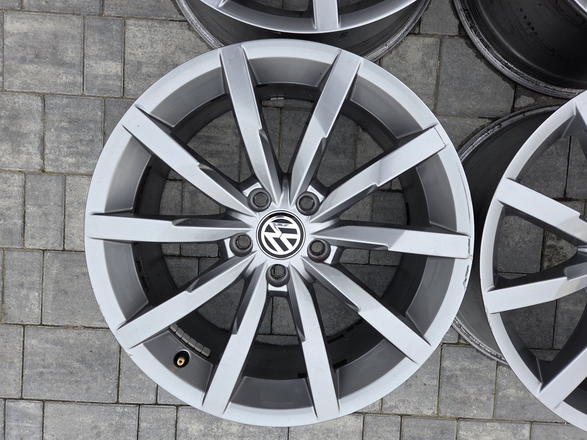 Super Felgi VW 18 5x112 Monterey R line Passat B8 Grafity Arteon