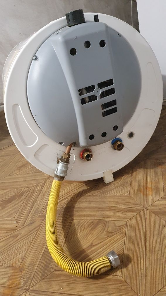 Bojler gazowy podgrzewacz wody Ariston 80l