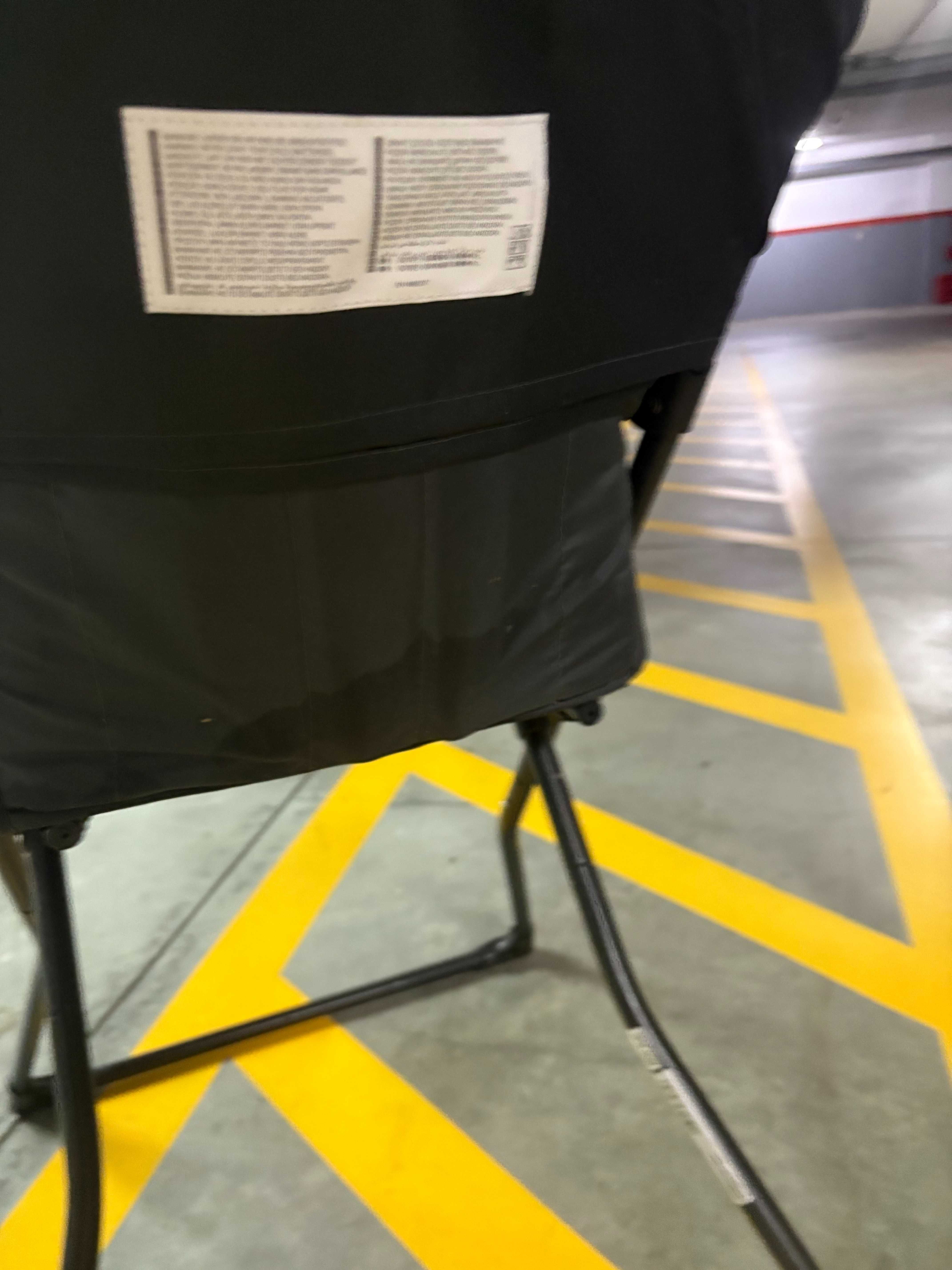 Cadeira para criança para aproximar da mesa de Jantar