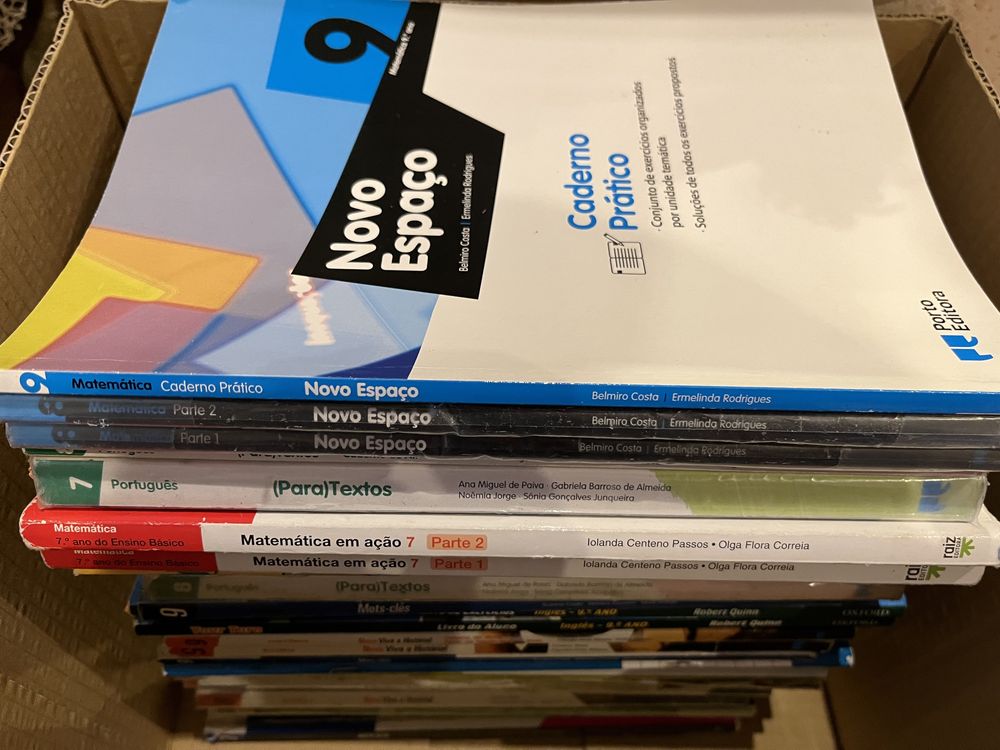 Vendo livros escolares com Caderno de Atividades (Novos)