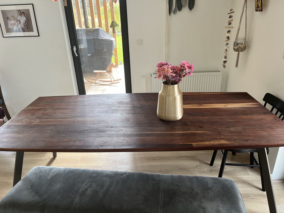 Stół do jadalni z drewna egzotycznego