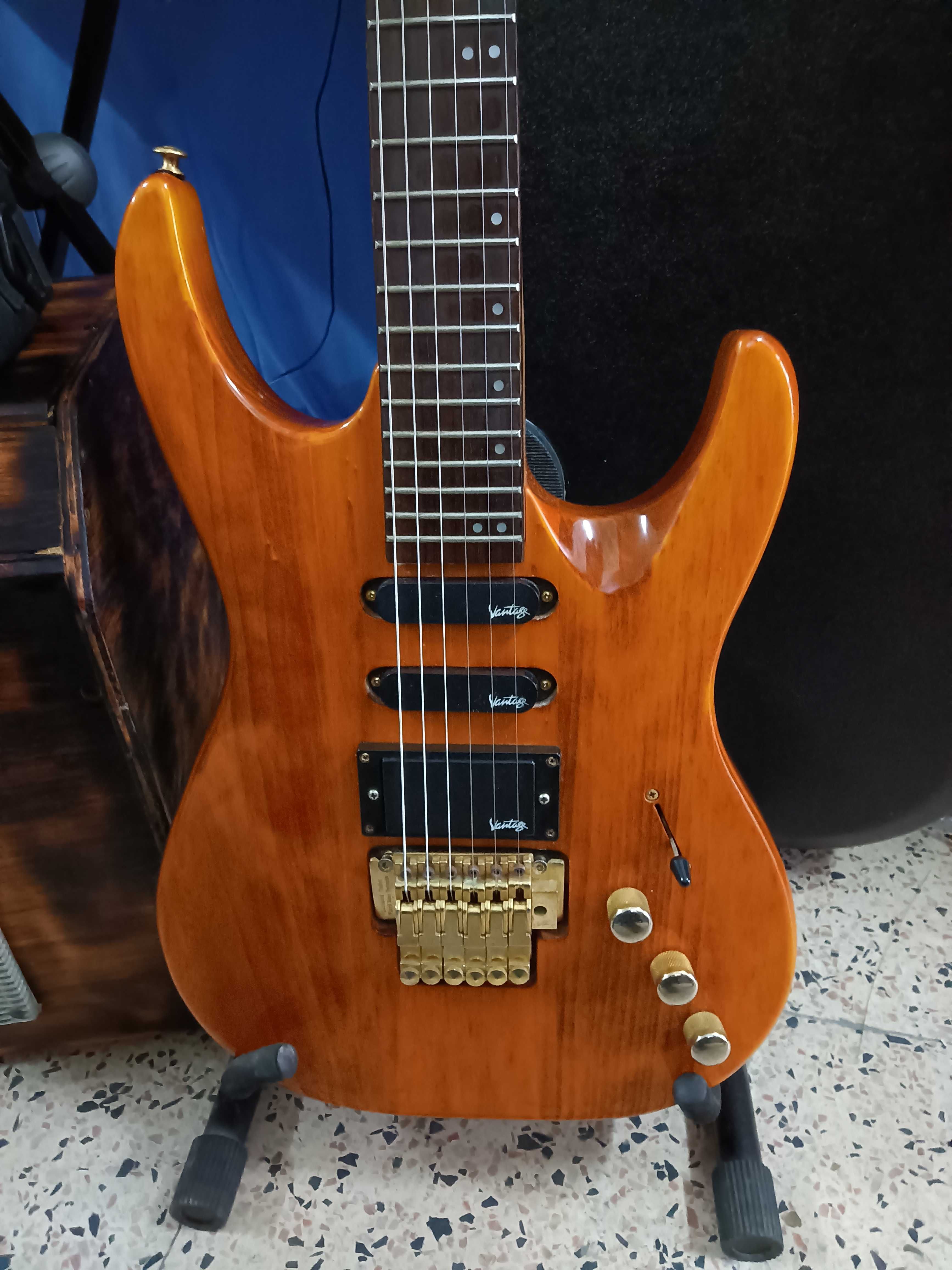 Guitarra Samick Vantage Behringuer V-amp2 e Fender 15G