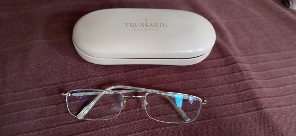 Sprzedam etui i oprawki Trussardi