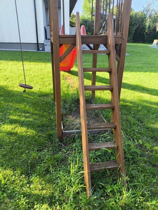 Domek drewniany zjeżdżalnia dla dziecka plac zabaw