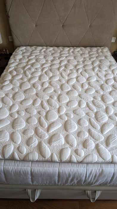 Cama de casal completa: Sommier + colchão + topper + cabeceira
