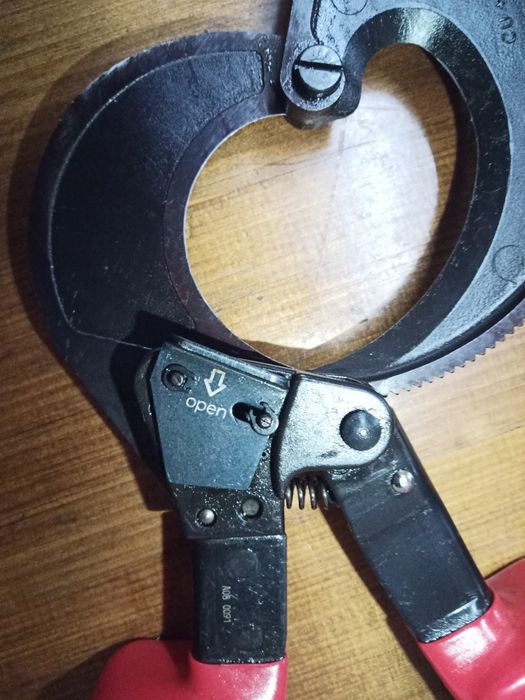 Продам кабелерез 1000V GEDORE V8091-500, новий