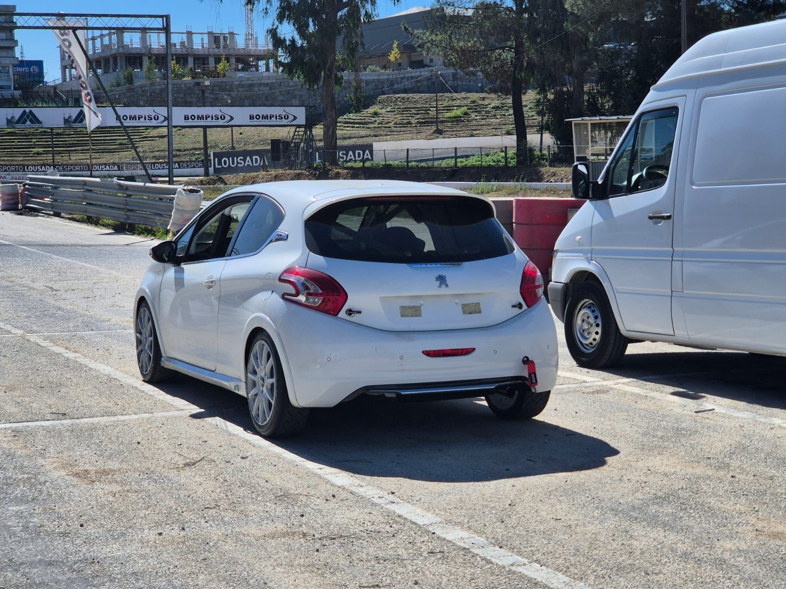 Peugeot 208 gti rally rali competição