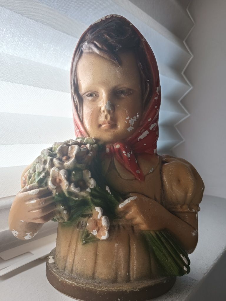 Busto menina com flores