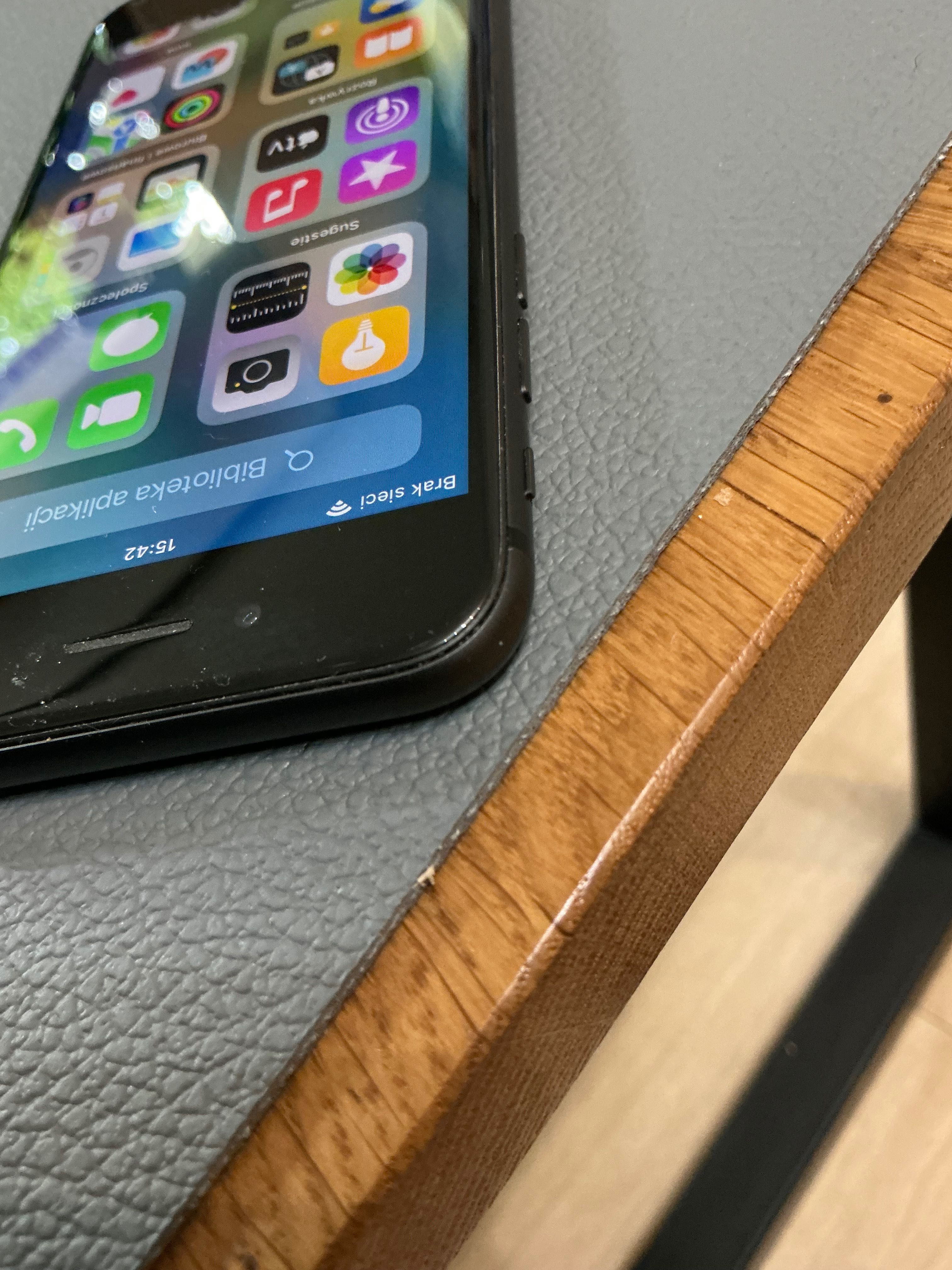 iPhone 8, stan idealny + etui, jak nowy