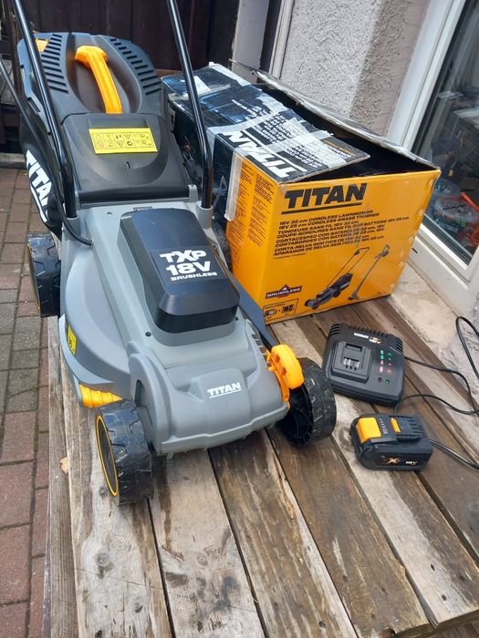 Zestaw Kosiarki Akumulatorowej TITAN 18V 32 cm i Podkaszarki 23cm