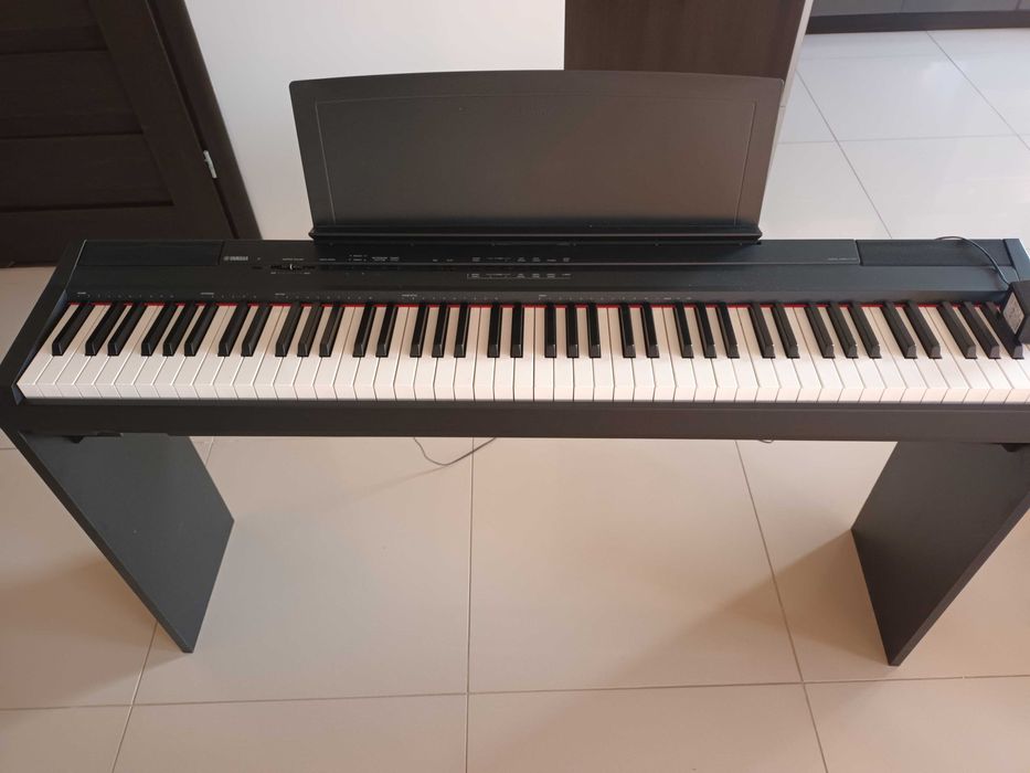 Pianino cyfrowe Yamaha P-105 ze statywem