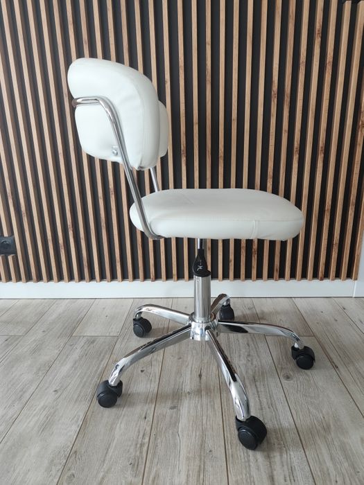 Krzesło obrotowe białe jysk
