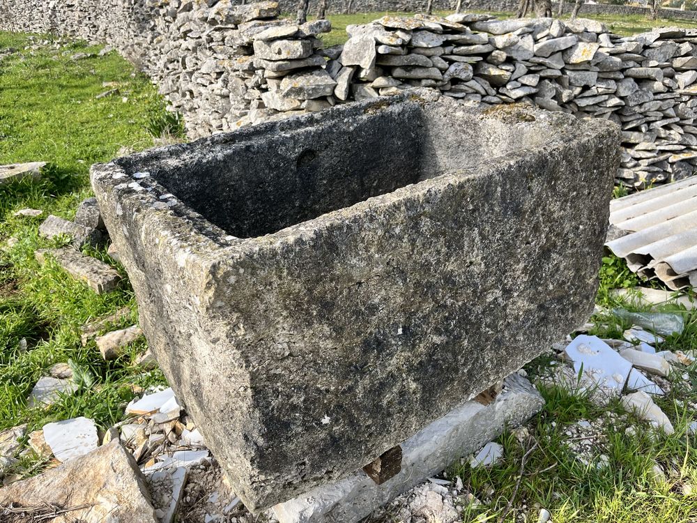 Pias em pedra feitas a mão