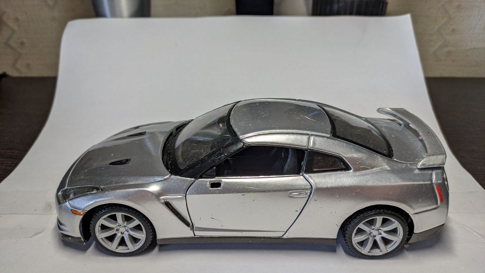 Машинка модель 2009 Nissan GT-R Maisto 1/24