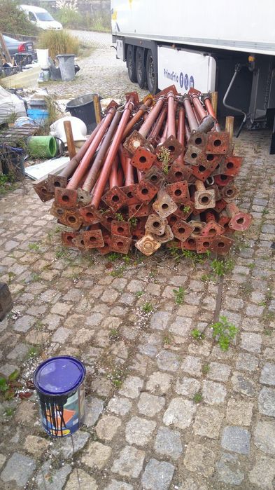Vendo escoras de cofragem