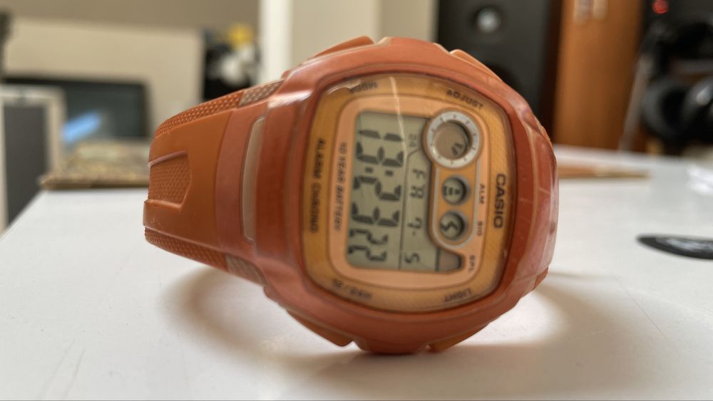 Zegarek damski dziecięcy Casio W-210 elektroniczny.