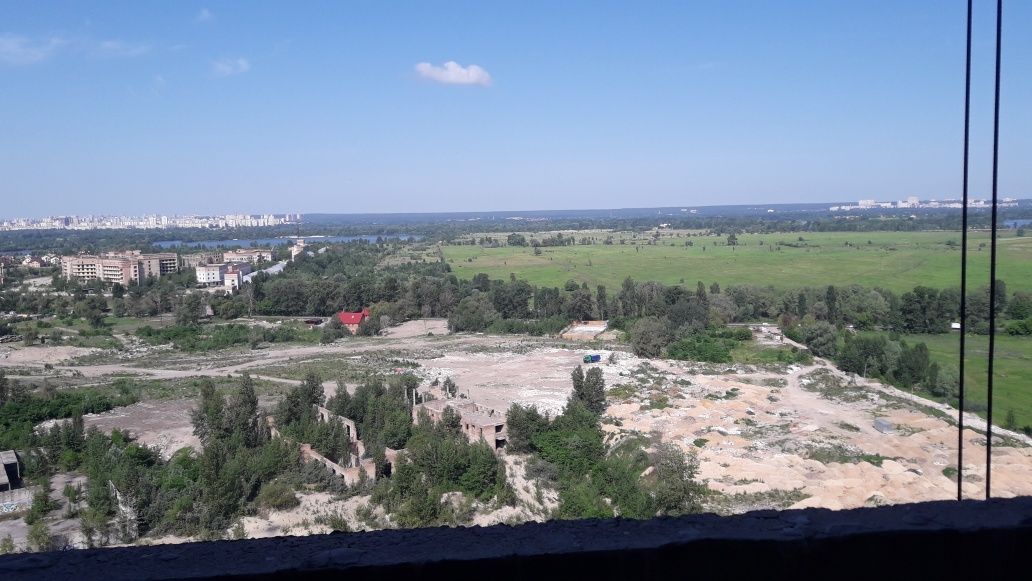 Ул. Милославская 18, новострой. Троещина.