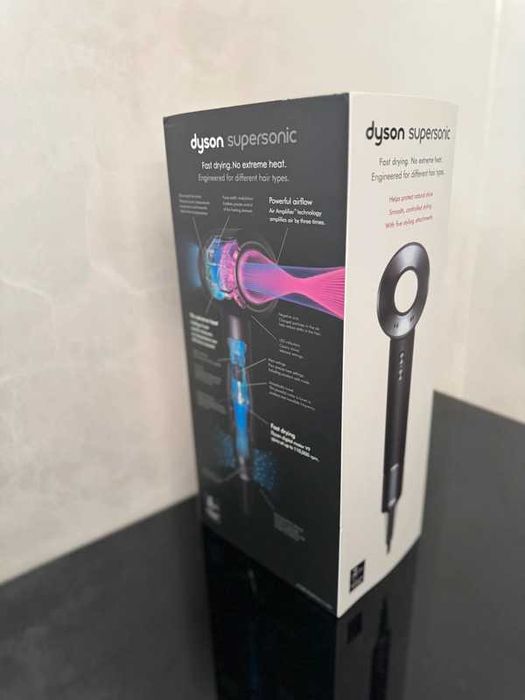 Suszarka Dyson Supersonic Origin w kolorze czarny nikiel.