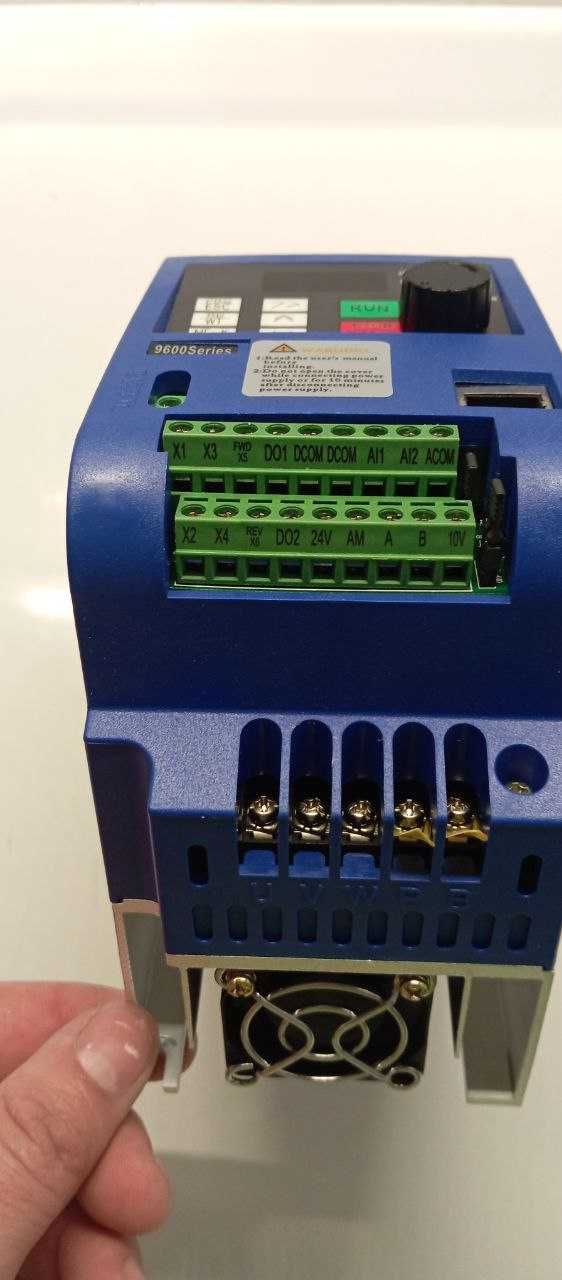 частотний перетворювач 1.5 квт 220-220 також є 380-380