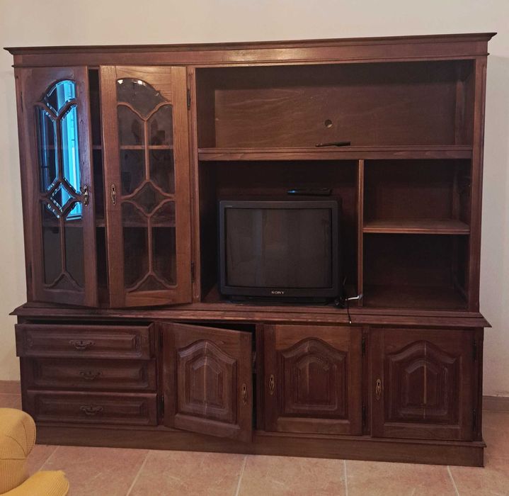 Movel Maciça de Nogueira  com 2.10 de comp.