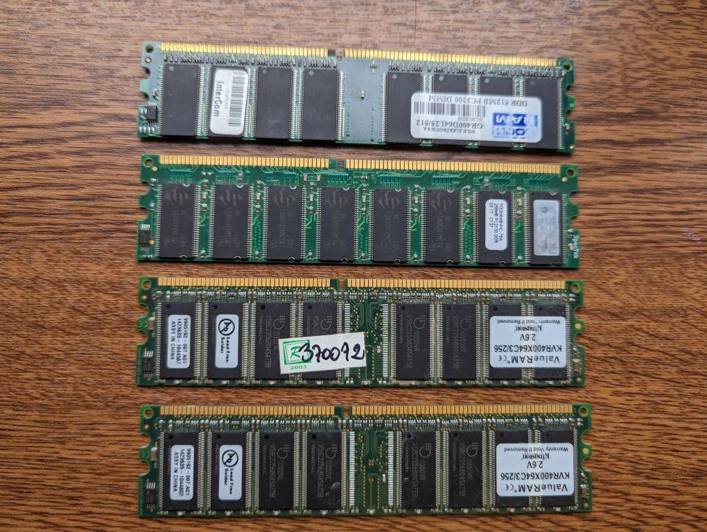 RAM DDR1 1,256GB (3x 256MB + 1x 512Mb)